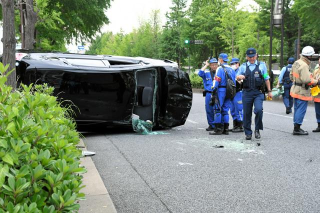 国会付近で男性倒れ意識不明、近くで横転の車の男逮捕　ひき逃げか