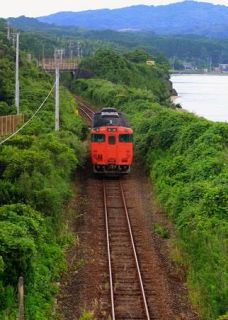 山陰線、一部区間で運転再開　ＪＲ西、大雨被災から１年ぶり