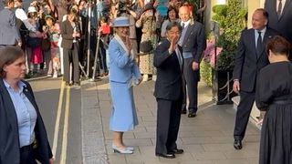 【動画】両陛下、英国に到着