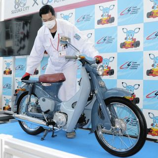 消える「原付きバイク」、ホンダが50㏄以下生産終了　累計1億台「スーパーカブ」ファンも「時代の流れ」