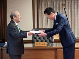 選択的夫婦別姓、国会議論求める　経団連、法相に提言書