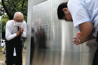 戦争の悲惨さを『見える化』する　沖縄「平和の礎」や神戸空襲慰霊碑　犠牲者の名前を今も新たに刻む意味