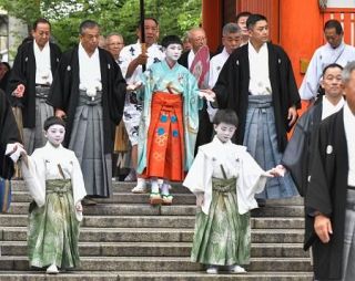 京都・八坂神社で「お千度の儀」　夏の古都彩る祇園祭が開幕