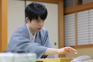 藤井、最年少で永世称号＝棋聖５連覇、５３年ぶり更新―将棋