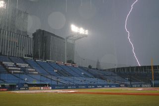 猛暑から一転、ゴロゴロ…関東地方の広い範囲で激しい雷雨　府中と越谷35.5℃また猛暑日　7日も暑い