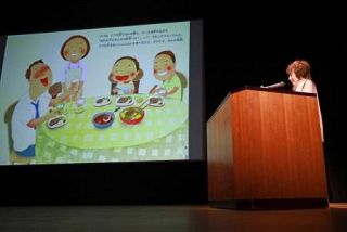 日航機事故の遺族、自作絵本朗読　悲しみから立ち直る家族の姿