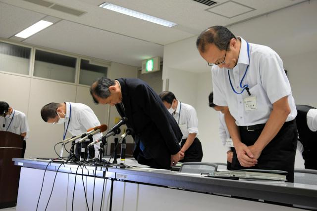 水泳の授業で児童がおぼれて意識不明に　中学校のプール使用が一因か