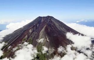 富士登山で中国籍の男性死亡　山梨県側の8合目