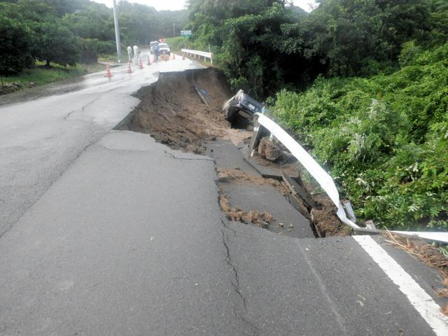 広島・尾道の県道が崩落　乗用車1台が転落し、1人けが　大雨影響か