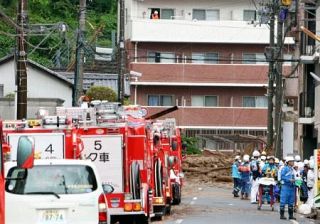 土砂崩れ住宅１棟巻き込み　松山市、複数人逃げ遅れか