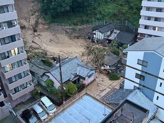 土砂崩れで３人逃げ遅れか＝住宅１棟、消防など捜索―松山