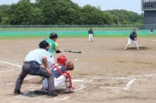 「親父甲子園」プレイボール！　チーム９人の合計５００歳以上