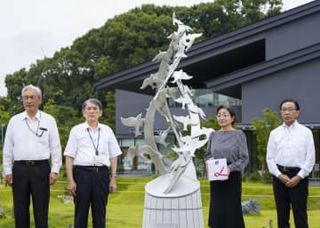 京アニ放火殺人事件伝える碑完成　遺族「思い胸に前を向き歩む」