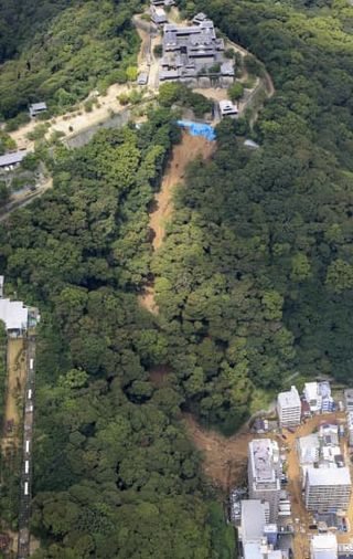 大雨影響で「表層崩壊」発生か　現場は砂岩、松山土砂崩れ