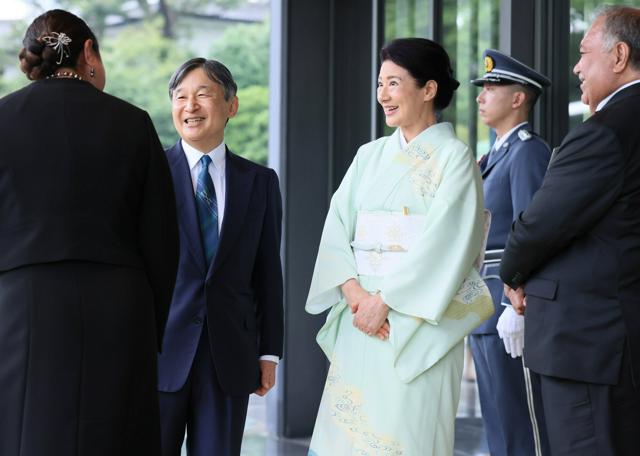 両陛下、「太平洋・島サミット」の首脳夫妻らと英語で歓談　宮中茶会