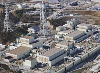 女川原発、再稼働１１月に延期　東北電力、仮設倉庫の撤去遅れ