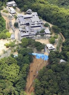 松山城、１カ月営業休止へ　土砂崩れで破損設備移設