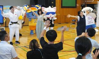 長濱ねるさんが伝えたデフリンピックの魅力　小学生に特別授業　大会は来年11月に都内で開催