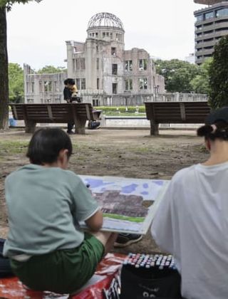 被爆時に思いはせ原爆ドーム描く　広島市で夏休み子ども写生大会