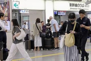 東海道新幹線、始発から全線再開　脱線復旧、旅行客ら疲れにじむ