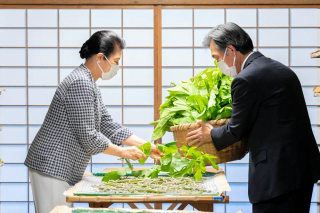 皇后さま、カイコの繭を伊勢神宮に贈る　今年の養蚕