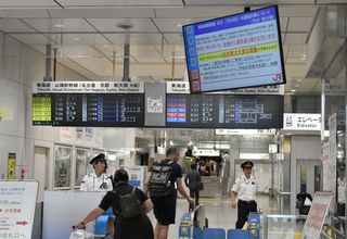 東海道新幹線、全線で再開＝丸１日ぶり、乗客ら安堵―早朝に臨時便も・ＪＲ東海