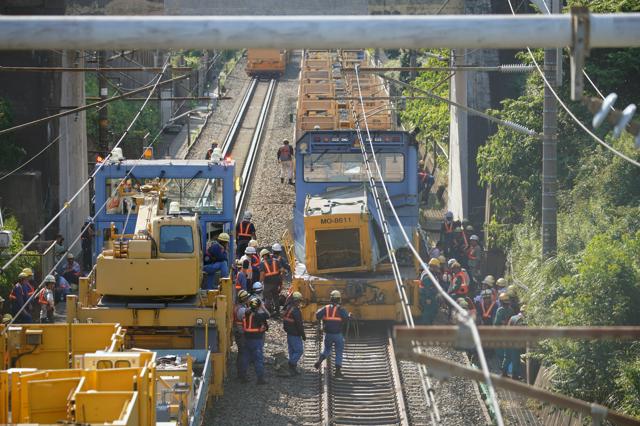 東海道新幹線、車両の撤去作業終了　23日始発から運転再開を予定