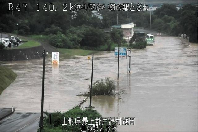 川にパトカー流されたか、警官2人不明　山形の大雨特別警報は警報に