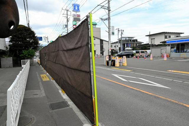 富士山隠す黒い幕、茶に張り替え　｢景観を改善｣穴も開けられにくく