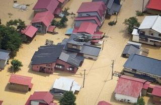 記録的大雨、２人死亡　山形・秋田、不明者捜索