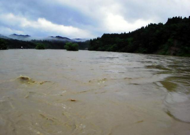 山形の最上川中流で氾濫発生　大雨で増水、最大級の警戒を