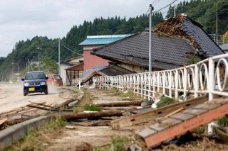 山形・秋田、再び大雨警戒　不明者の捜索続く