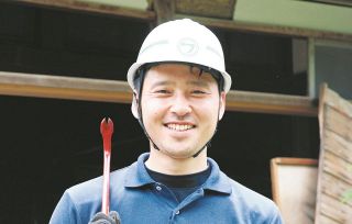 能登の被災古民家は、廃材ではなく「宝の山」　リメークで家具として生かす「青組」社長の思い