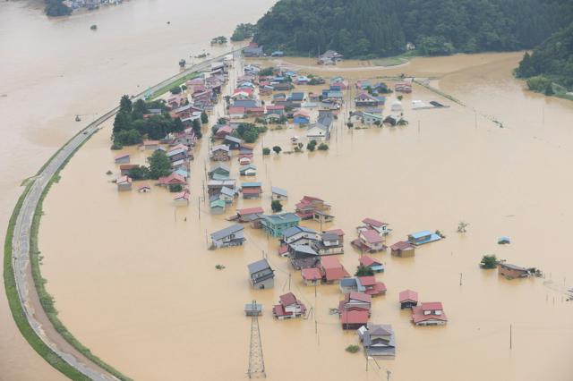 行方不明の警官か、心肺停止の男性を発見　大雨被害の山形県新庄市