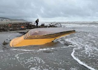 山形・最上川の舟、秋田市に漂着　大雨で流出か、１２０キロ移動