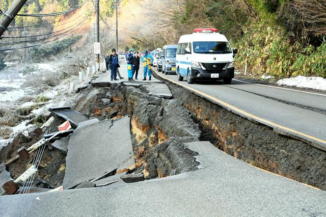 悪路走れる車の配備検討、偽情報対策の枠組み　能登地震で警察が対策