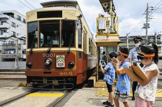 「どうすれば運転士になれますか」　こども記者が都電荒川線を取材　「東京すくすく」と都交通局がコラボ