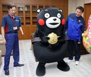 能登に「笑顔を届けるモン」　くまモン、石川県訪問