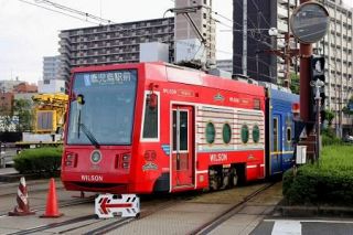 鹿児島駅前で市電脱線　乗客８人にけがなし