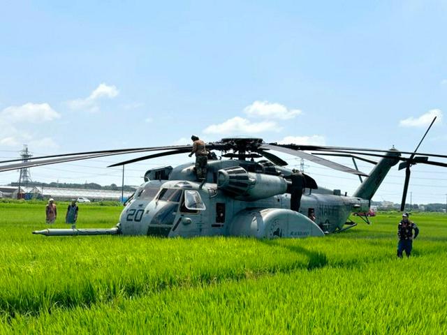 田んぼに米軍機ヘリが不時着、エンジントラブルか　神奈川県海老名市