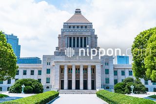 首相、株価変動「冷静に判断」　日銀と連携を強調