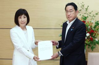 公務員、３２年ぶり高水準ベア＝総合職、初任給３万円弱上げ―配偶者の扶養手当廃止・人事院勧告