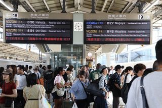 帰省客「親と避難経路確認」＝巨大地震警戒、ラッシュ本格化―東京駅など