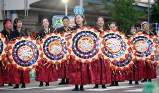 夏彩る「鳥取しゃんしゃん祭」　傘舞い踊り、鈴音涼やか