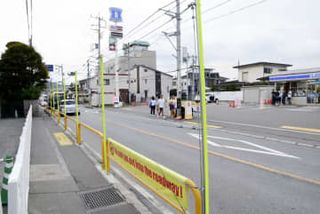 富士山隠す幕、町が撤去　観光客の状況で再設置判断