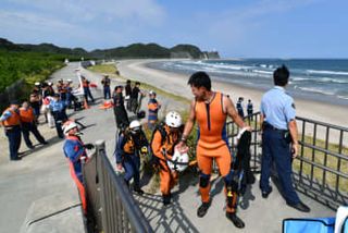 福島の海岸で大学生不明　3人流され2人救助