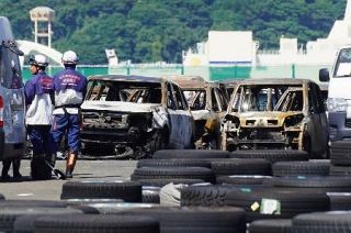 輸出用車両５０台が燃える　北九州・門司、けが人なし