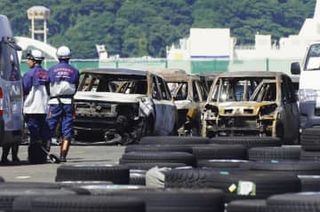 輸出用車両50台が燃える　北九州・門司、けが人なし