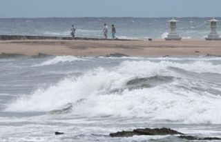 台風１０号、暴風域伴い接近へ　西日本中心、災害厳重警戒