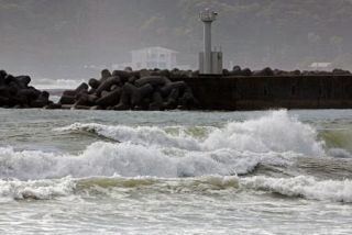 台風１０号、発達し奄美に接近　太平洋側でも局地的に雨強まる